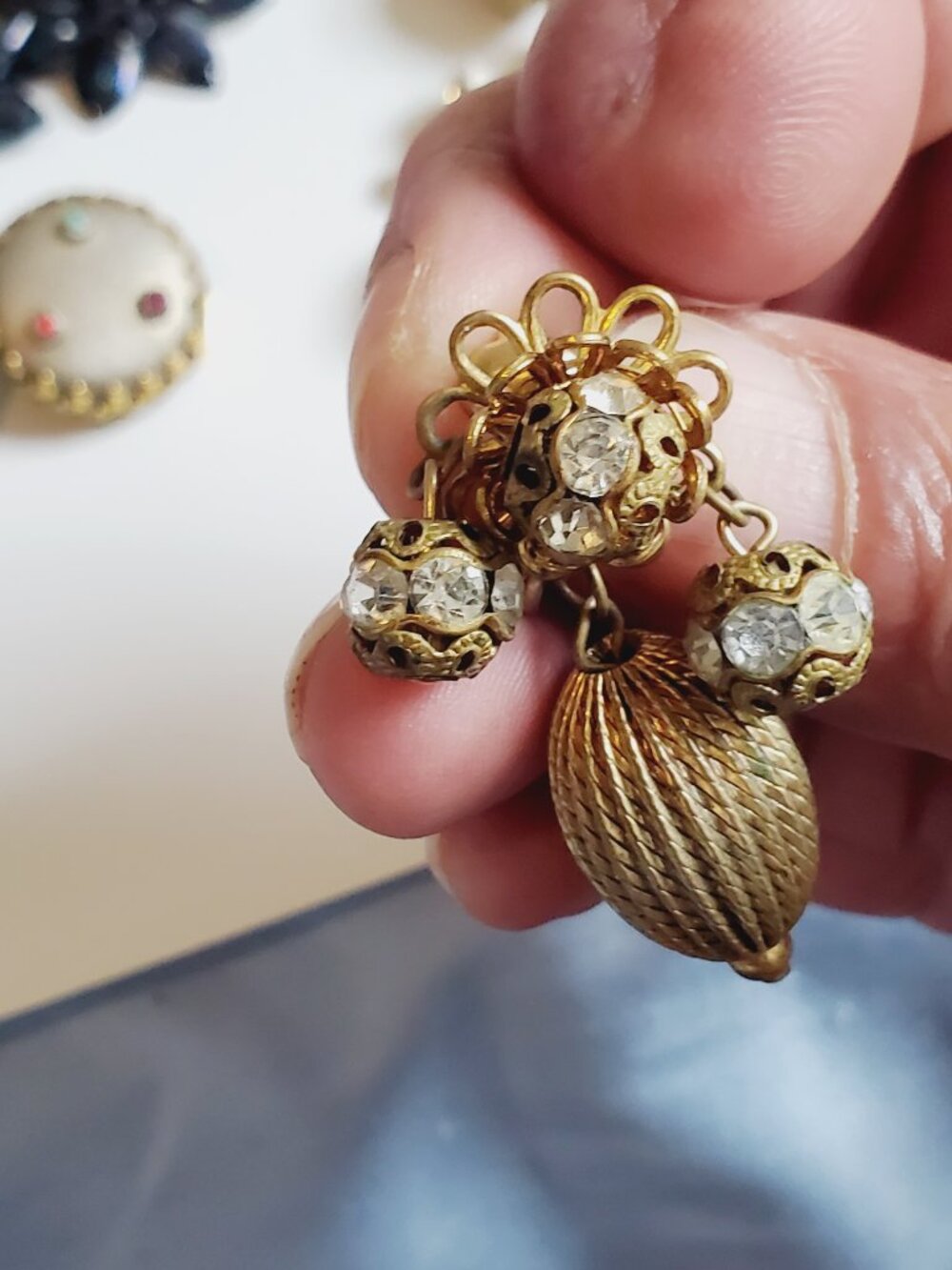 12 Pair of clip on Earrings, items # B 367-378, . wt. 144 grams,. - Picture 7 of 15